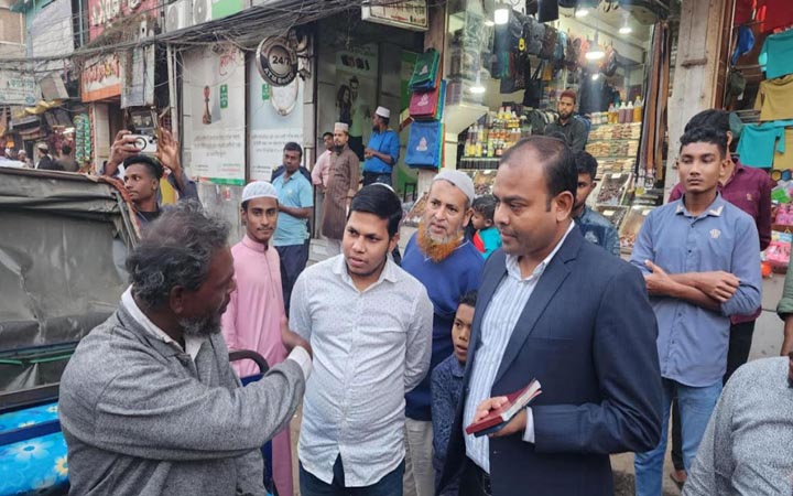 ফেনীতে ফুটপাত দখলমুক্ত ও অবৈধ পার্কিং বন্ধে অভিযান