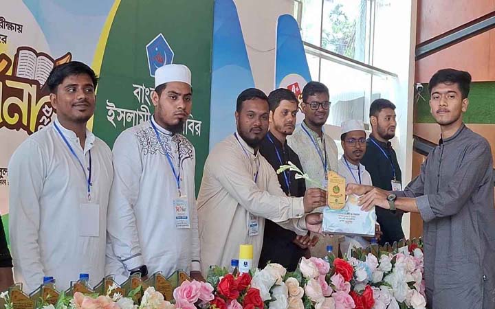 ফেনীতে জিপিএ-৫ প্রাপ্ত শিক্ষার্থীদের সংবর্ধনা দিল ছাত্রশিবির