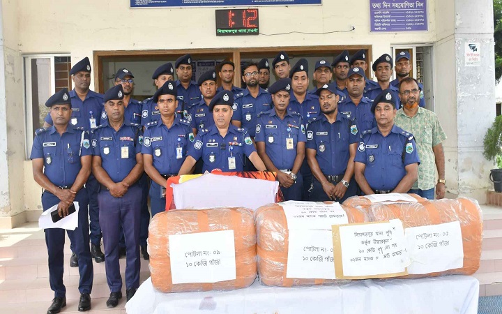 নওগাঁয় ৯০ কেজি গাঁজাসহ দুই মাদক কারবারি গ্রেফতার