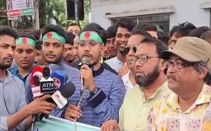 হাতিয়ার নৌপথে ফেরি চালুর দাবিতে ঢাকায় মানববন্ধন