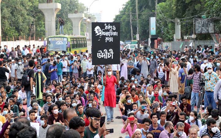 শাহবাগে আন্দোলন করা মেয়েদের  ধর্ষণের হুমকি