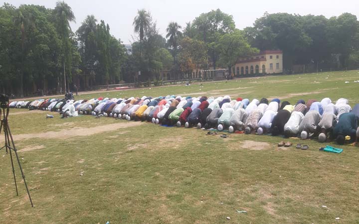 বৃষ্টির জন্য পাবনায় ইস্তেসকার নামাজ আদায়