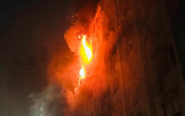 সচিবালয়ে ভয়াবহ আগুন, নিয়ন্ত্রণে ১৮ ইউনিট