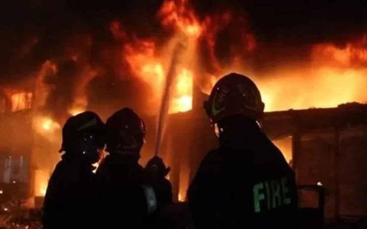 মিরপুরে ঝুট গুদামে আগুন, নিয়ন্ত্রণে ৩ ইউনিট