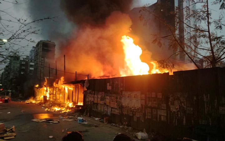 উত্তরায় আগুনে লেপ-তোষকের ১২টি দোকান পুড়ে ছাই