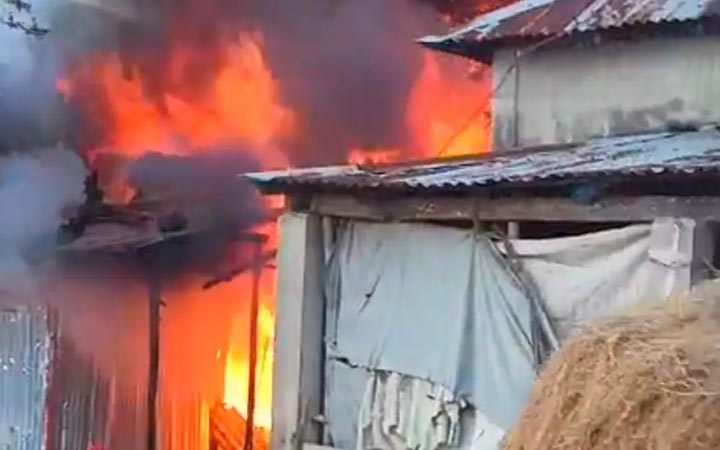 সুনামগঞ্জে ৫০ মণ ধানসহ আগুনে পুড়ল বসতঘর