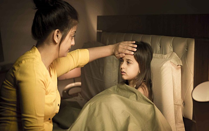 শীত আসতেই শিশুর জ্বর? যত্নে করণীয়