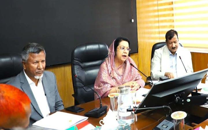 নবনিযুক্ত খাদ্যমন্ত্রীর প্রথম কর্মদিবসে কর্মকর্তাদের সাথে মতবিনিময়