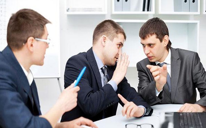 কোরআনে যাদের সঙ্গে বন্ধুত্ব করতে নিষেধ করা হয়েছে