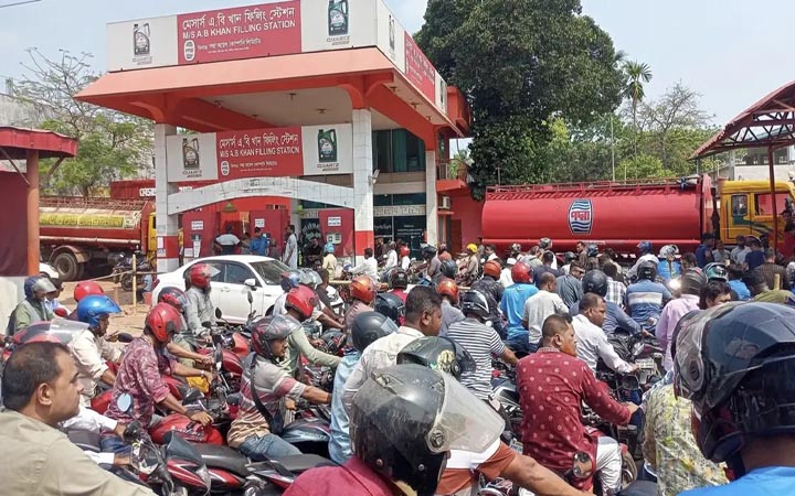 তেল নিতে লাগবে ডিসির সিল ও স্বাক্ষরযুক্ত ‘ফুয়েল কার্ড’