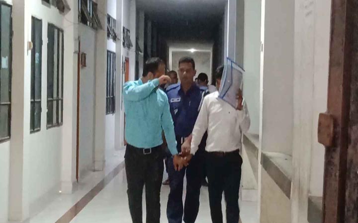 ডিসি অফিসের নিয়োগ পরীক্ষায় প্রক্সি, আটক ২২