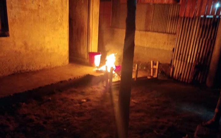 গাইবান্ধায় বিএনপি কার্যালয়ে ভাঙচুর-অগ্নিসংযোগ