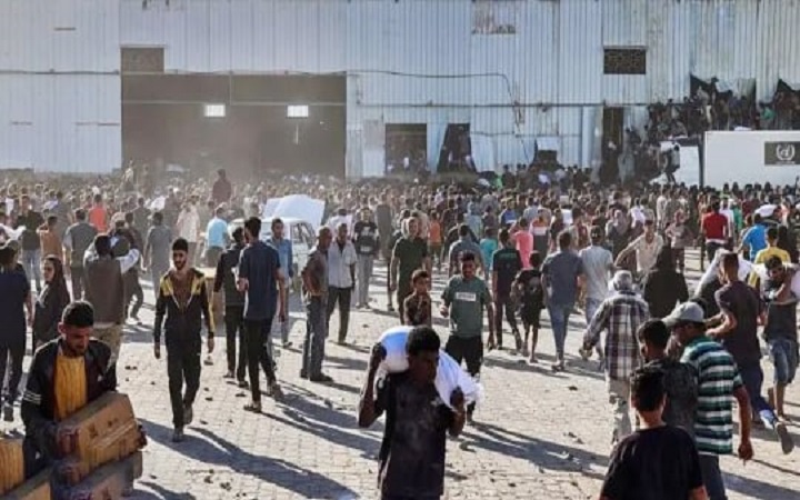 গাজায় ক্ষুধার্ত মানুষের খাদ্য গুদামে হামলা, নিহত ৩