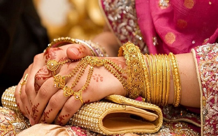 বছর শেষে আরো কমলো সোনার দাম