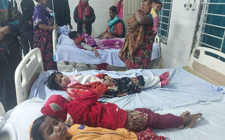 গোপালগঞ্জে প্রাক-বড়দিনের খাবার খেয়ে শতাধিক শিশু-কিশোর অসুস্থ