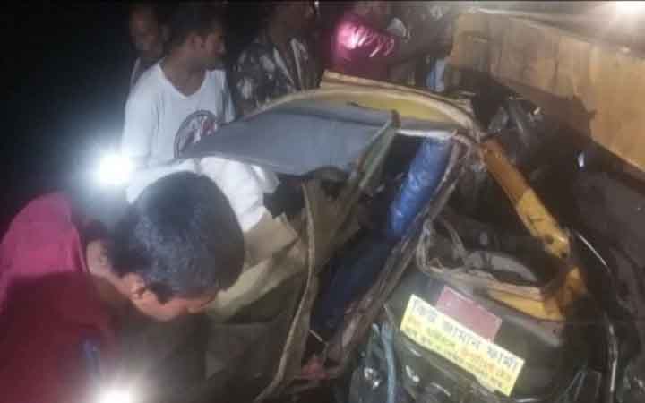 রাজবাড়ীতে ট্রেনের সঙ্গে তিন যানবাহনের সংঘর্ষ, নিহত ১