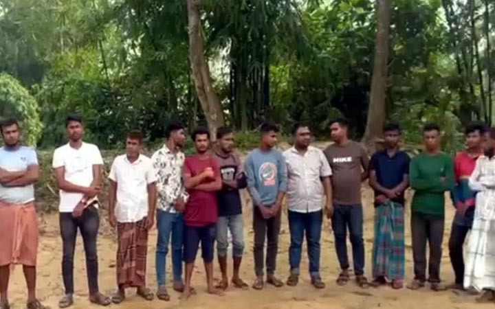 সিলিকা বালু উত্তোলনের সময় ১৪ জনকে কারাদণ্ড