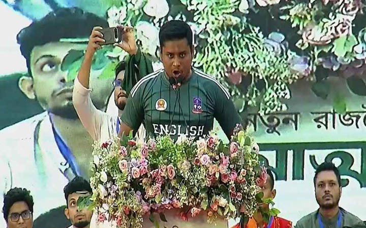 গণভবনে কে যাবে, ভারত থেকে নির্ধারিত হবে না: হাসনাত