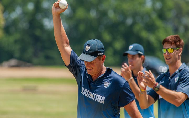 আর্জেন্টাইন পেসারের ডাবল হ্যাটট্রিকের বিরল রেকর্ড