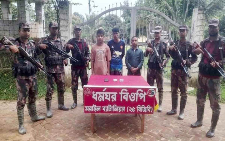 ভারতে অনুপ্রবেশের সময় ৩ বাংলাদেশি আটক