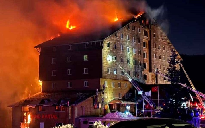 তুরস্কে স্কি রিসোর্টে অগ্নিকাণ্ডে নিহত বেড়ে ৭৬