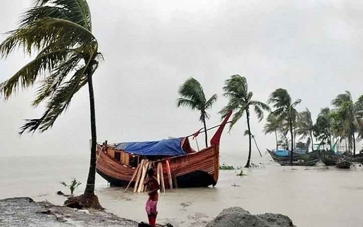 দেশের ৭ জেলার ওপর দিয়ে ৬০ কিমি বেগে ঝড়ের আশঙ্কা