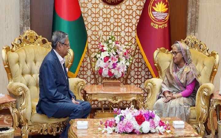 রাষ্ট্রপতির সঙ্গে প্রধানমন্ত্রীর সাক্ষাৎ