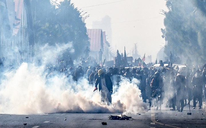 ইসলামাবাদে সেনা মোতায়েন, বিক্ষোভ সমাবেশ থেকে পিছু হটলো পিটিআই