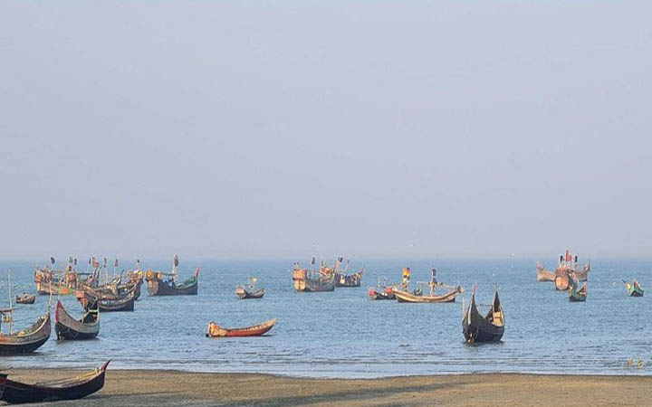 টেকনাফ-সেন্টমার্টিন রুটে ট্রলার চলাচল বন্ধ