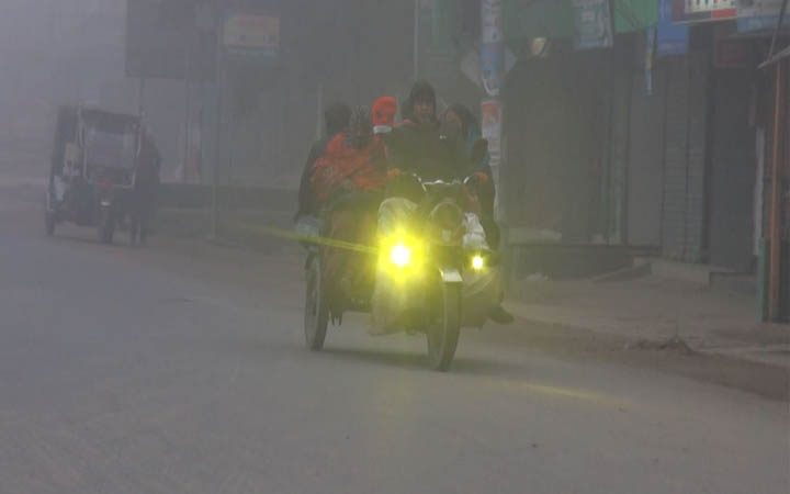 পঞ্চগড়ে হাড় কাঁপানো শীতে জবুথবু জনজীবন