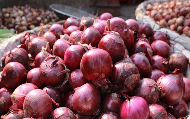 হিলিতে পেঁয়াজের কেজি ৫০ টাকা