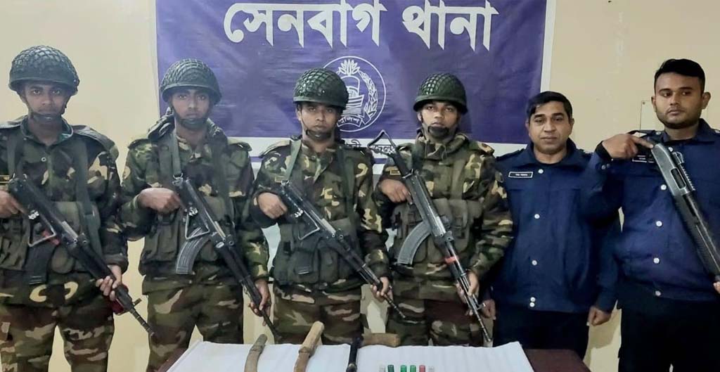 সেনবাগে পরিত্যক্ত ঘর থেকে আগ্নেয়াস্ত্র উদ্ধার