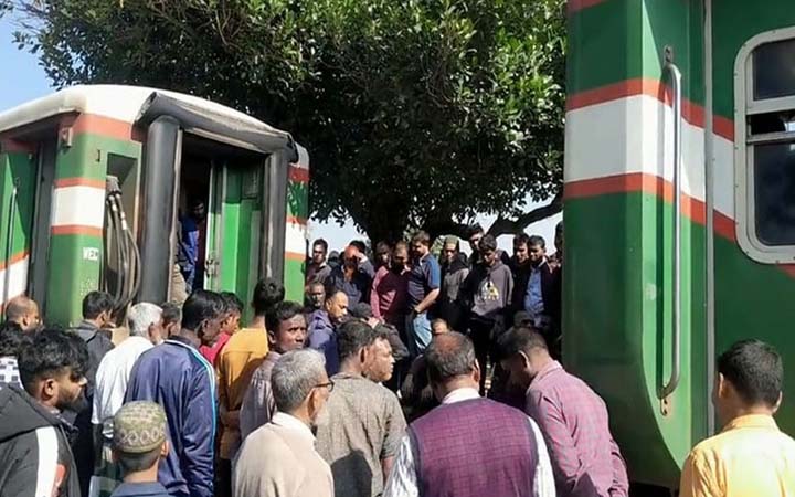 বগি ফেলে চলে গেল ট্রেন, এরপর যা ঘটল