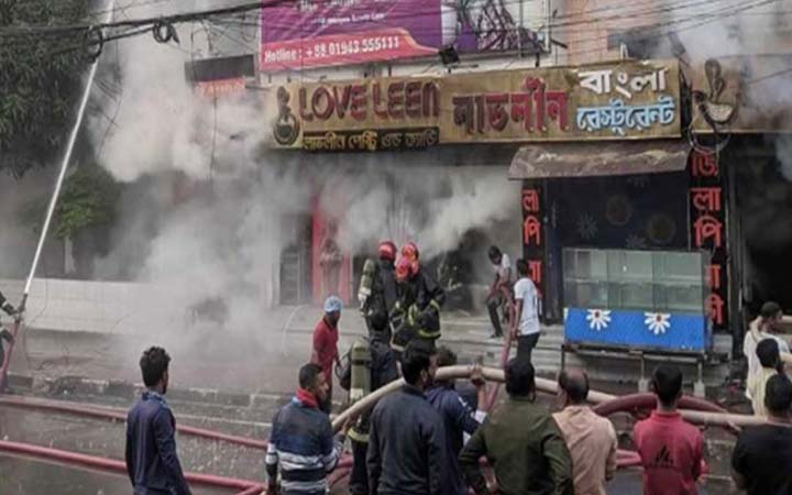 উত্তরায় রেস্টুরেন্টে অগ্নিকাণ্ড: আলামত নষ্টের অভিযোগে কর্মচারী আটক