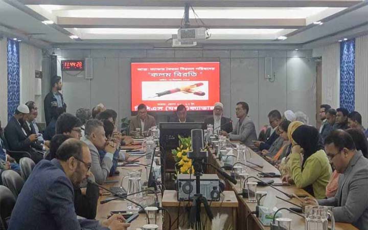 সারাদেশে ২৫টি ক্যাডারের কর্মকর্তাদের কলম বিরতি পালন