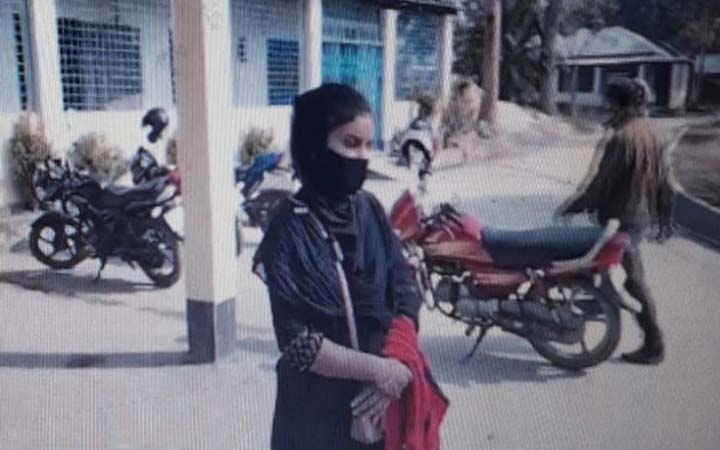 বিয়ের দাবিতে প্রকৌশলী অফিসে অনশনে নৃত্যশিল্পী