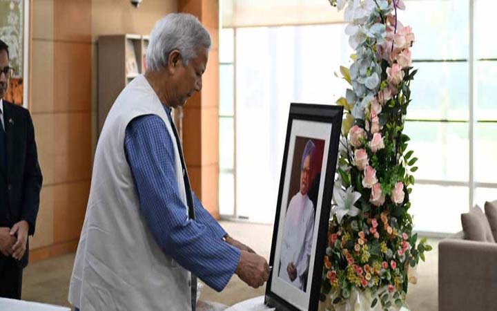 মনমোহনের প্রতি শ্রদ্ধা জানাতে ভারতীয় হাইকমিশনে প্রধান উপদেষ্টা