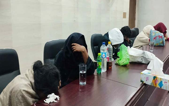 থার্টিফার্স্ট নাইটে জাবিতে অভিযান: মদ্যপ অবস্থায় ঢাবি শিক্ষার্থীসহ আটক ৯