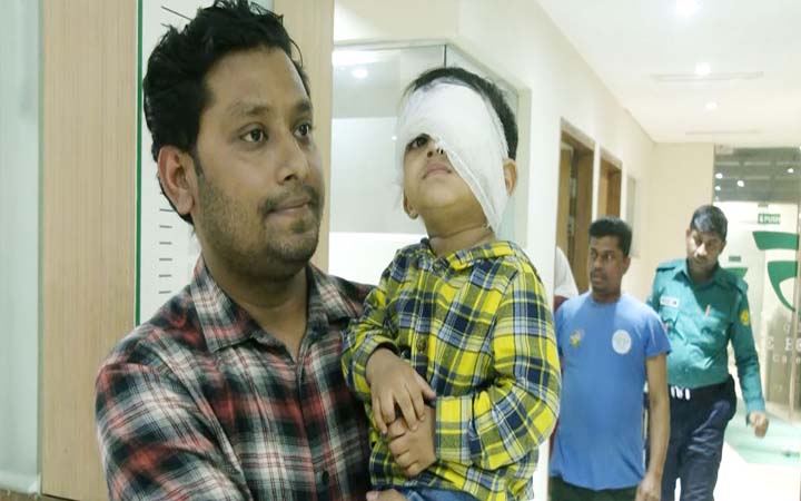 বাম চোখে সমস্যা, শিশুর ডান চোখ অপারেশন করলেন চিকিৎসক