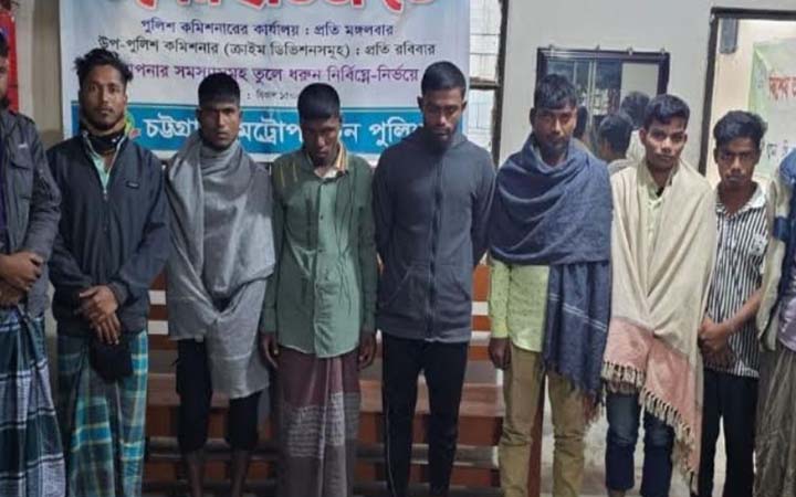 ভাসানচর থেকে পালিয়ে আসা ৯ রোহিঙ্গা আটক