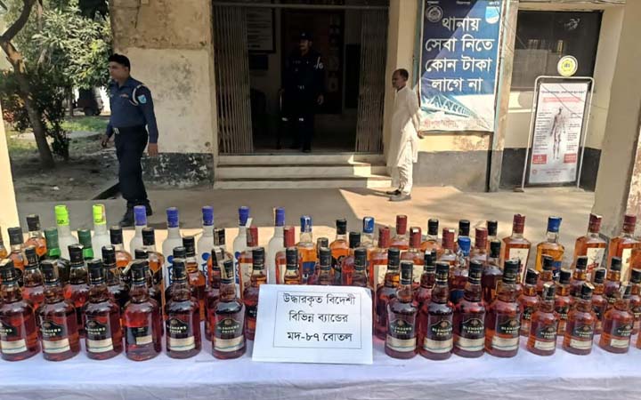 শ্রীপুরে বসত ঘর থেকে ৮৭ বোতল বিদেশি মদ জব্দ