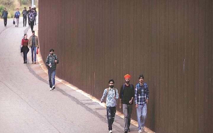 যুক্তরাষ্ট্র ছাড়তে হচ্ছে ১৮ হাজার ভারতীয় নাগরিককে