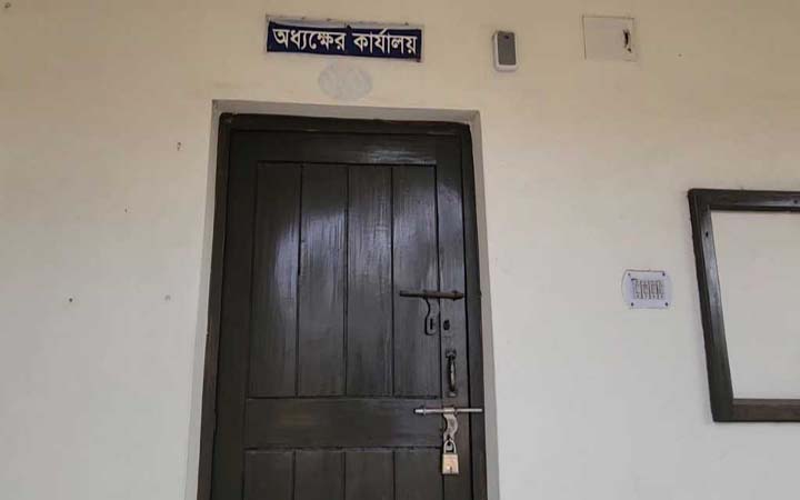 কালীগঞ্জে অনিয়মের কারণে কলেজে তালা দিলেন শিক্ষার্থীরা
