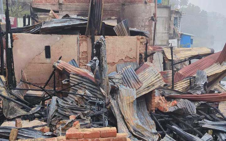 রাঙ্গামাটিতে আগুনে পুড়ল ৪ দোকান