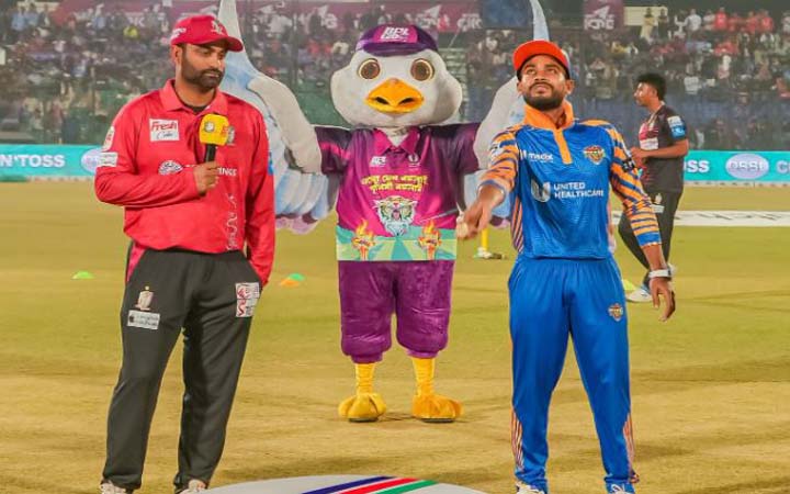 গুরুত্বপূর্ণ ম্যাচে টস হেরে ব্যাটিংয়ে খুলনা