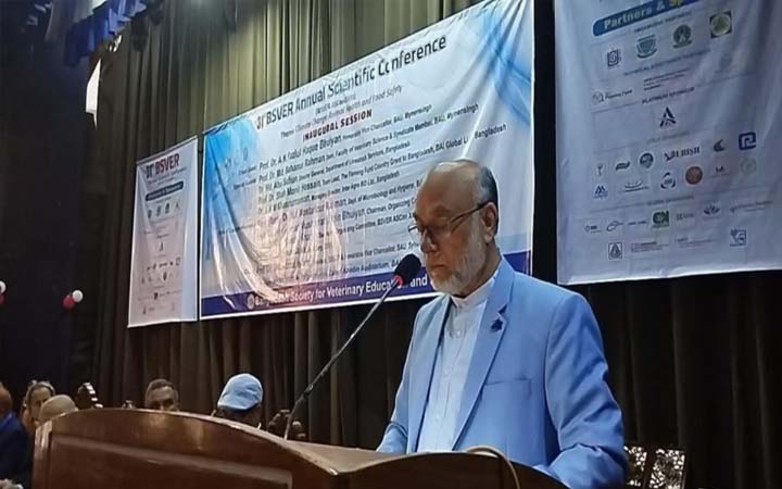 বিজ্ঞানের উদ্ভাবনগুলো শুধু কাগজ ও বইয়ে বন্দী রাখলে হবে না: বাকৃবি উপাচার্য