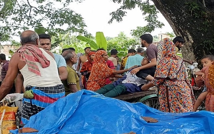 সাতক্ষীরায় বাস-ইজিবাইক সংঘর্ষে শিশুর মৃত্যু, আহত ৫