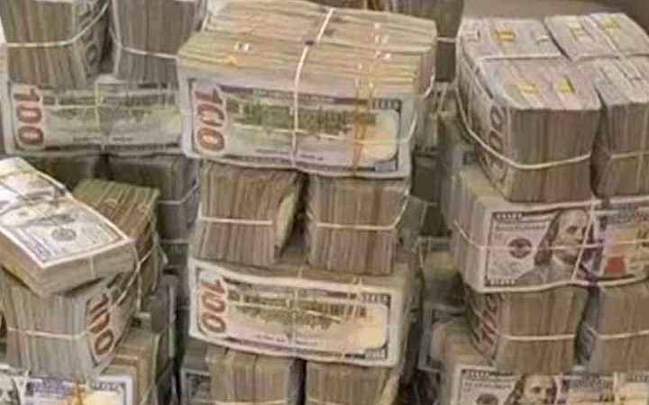 ২২ কোটি টাকা, ৬ কোটির সোনাসহ বিমানবন্দরে ভারতীয় আটক