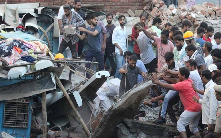 হঠাৎ তিনতলা ভবনে ধস, একই পরিবারের ৯ জনসহ নিহত অন্তত ১০