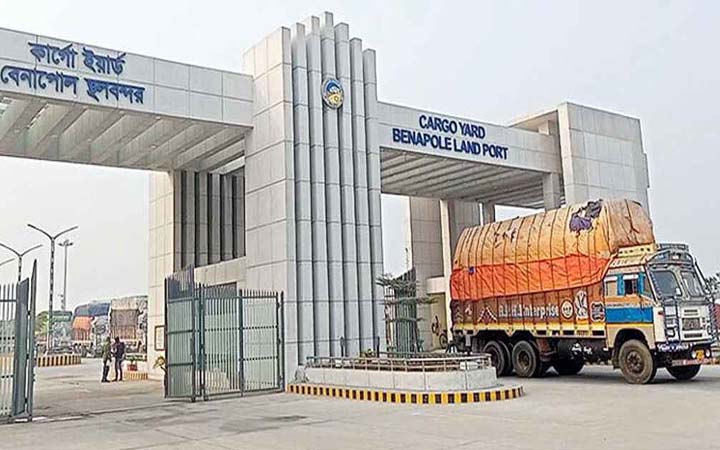 স্থলবন্দর দিয়ে বাংলাদেশ থেকে পোশাকসহ বিভিন্ন পণ্য আমদানি বন্ধ করল ভারত